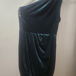 Lulu's Emerald One-Shoulder Velvet Dress